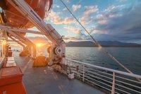 Zonsondergang vanaf de veerboot
